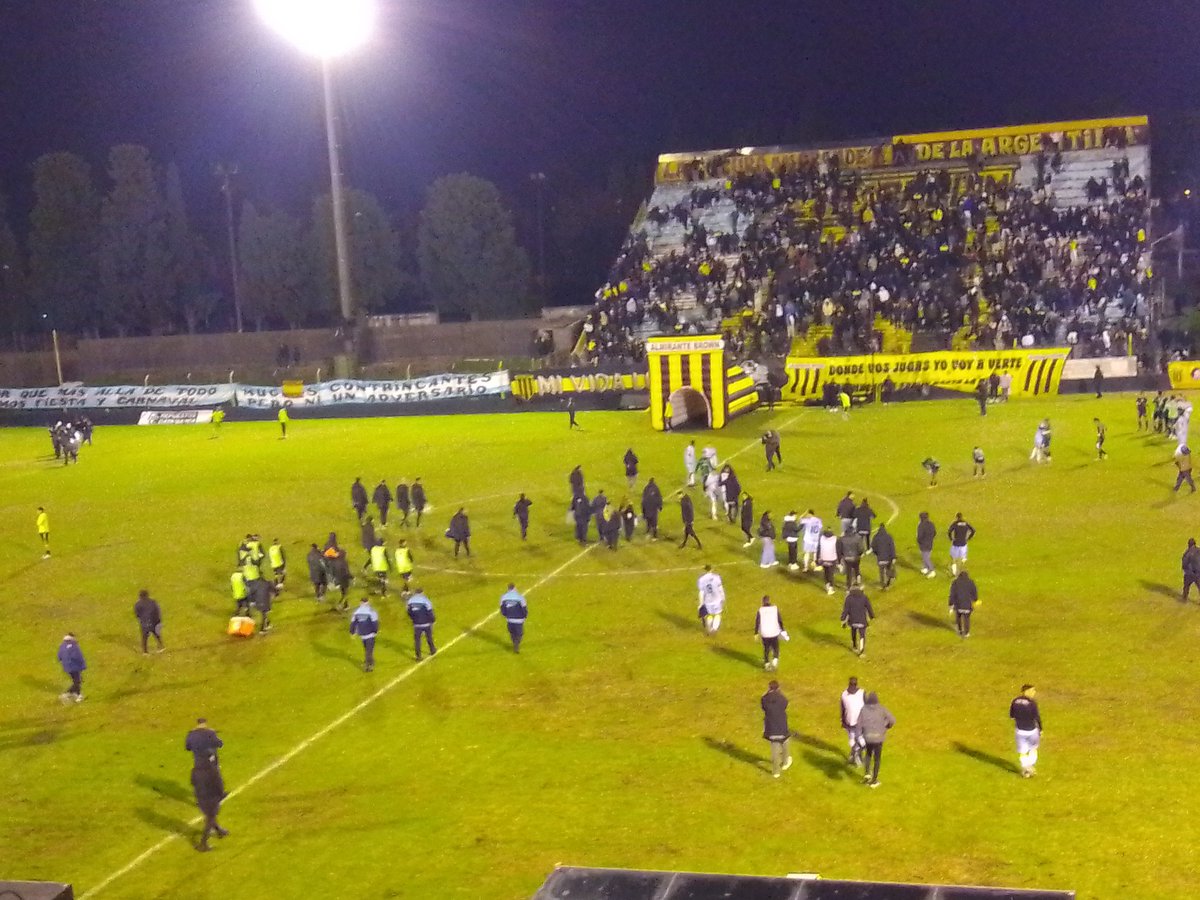 Final del partido en Casanova: 
Fue empate 0-0 entre #AlmiranteBrown - #NuevaChicago.