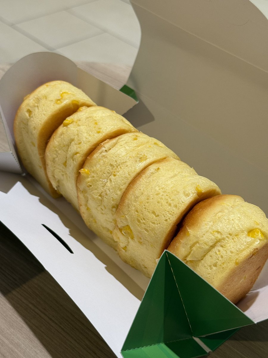 コーンパンページ 新商品＞バター醤油味のコーンパンです。焼きとうもろこしのよう