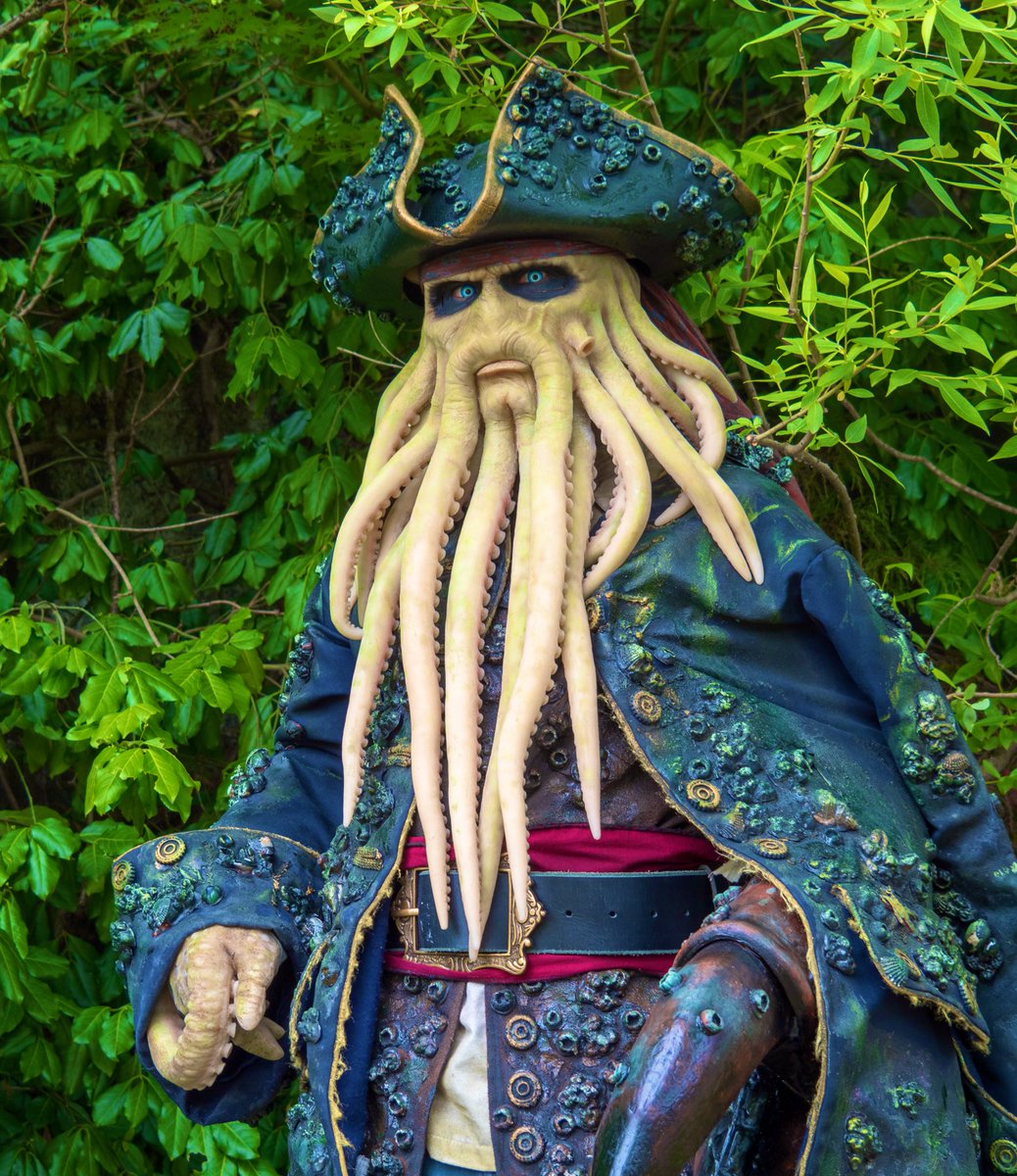 #발전했다면_rt

2024 겨울 👉 2025 여름

개인적으로 제 자신은
70%밖에 완성되지 못했다고 생각합니다
전 아직 한참 부족하고, 디테일 추가 부분과 
수정해야 할 부분이 아직 많다고 생각해요
추가로 소품도..