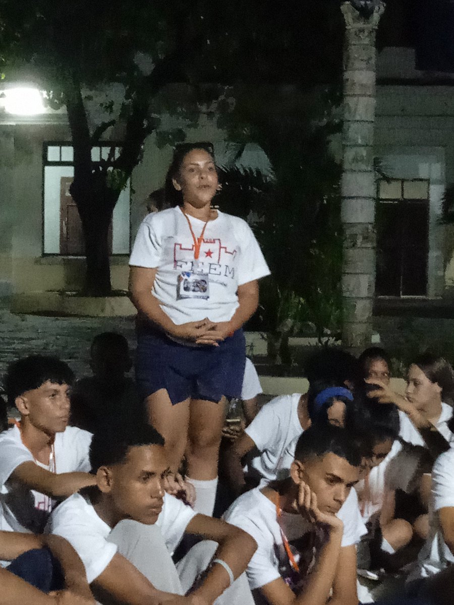 Importante conversatorio esta noche con los delegados  a la asamblea provincial FEEM en #SantiagoDeCuba excelente espacio de retroalimentación con nuestros jóvenes. <a href="/CubaMined/">MINED</a> <a href="/dpestgo/">DGE Santiago de Cuba</a> <a href="/naimatrujillob/">Naima Ariatne Trujillo Barreto</a>