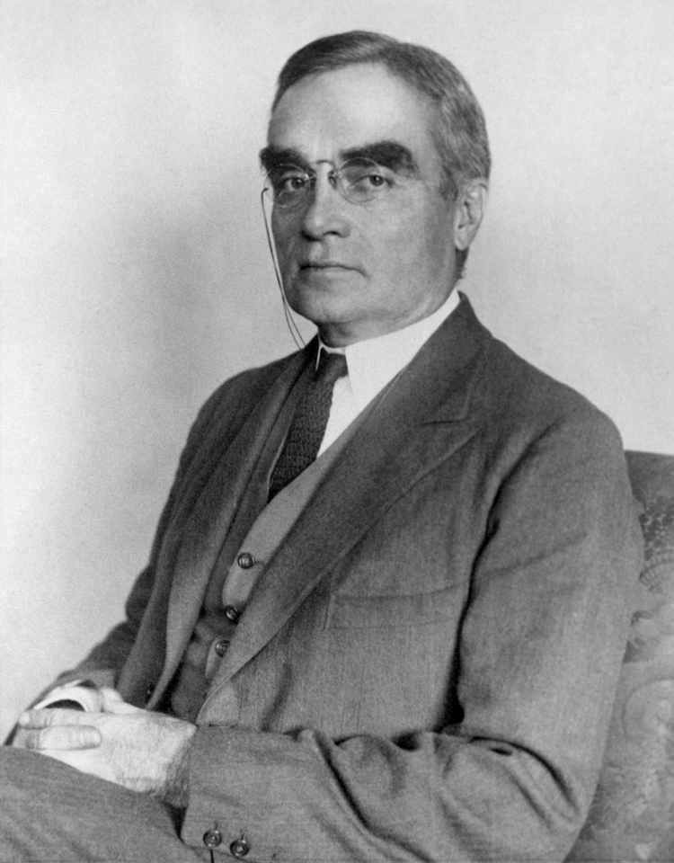 RobertH85279948's tweet photo. Judge Billings Learned Hand ready to preside in @nius_v #GangBusters game. 📚✋There will be no tomfoolery in my court. https://t.co/KK40P4NcNb