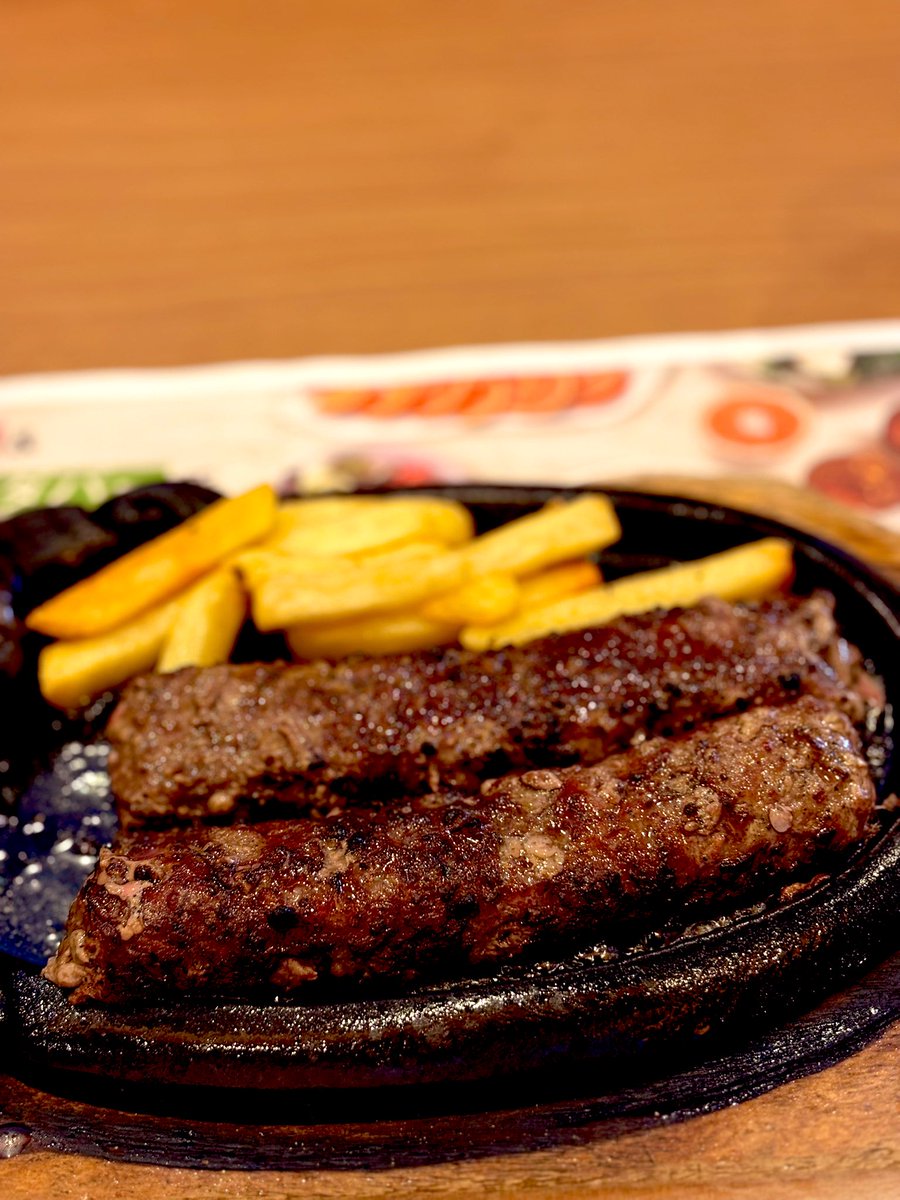 初めてブロンコビリーに行ったけど、なかなかうまいし、コスパいいね。
サラダバーも付いて2000円以内でハンバーグも食べられる😋
これは通っちゃいそう😊