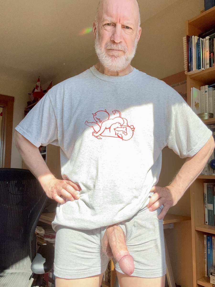 Who likes my t-shirt? #Hotstuff

#silverdaddy #silverdaddies #gaydaddies #gaydaddy #gaysex #bigdick #8inches #gayleather #gayleatherman #leathermen #oldergay #maturegays #maturedaddies #olderdaddy #olderdaddies #maturedaddy #hotdaddies #gaydilf #gilf