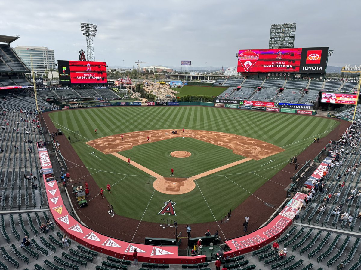 cWard_Too_7's tweet photo. Active stadium 18 of 30 tonight at Angel Stadium! #QuestFor30 https://t.co/XtGqNoQf1l