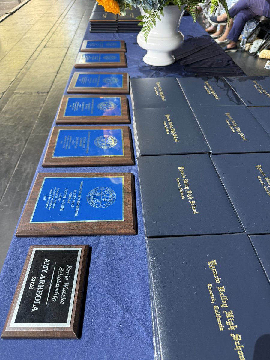 Aline H. Lee tweet media