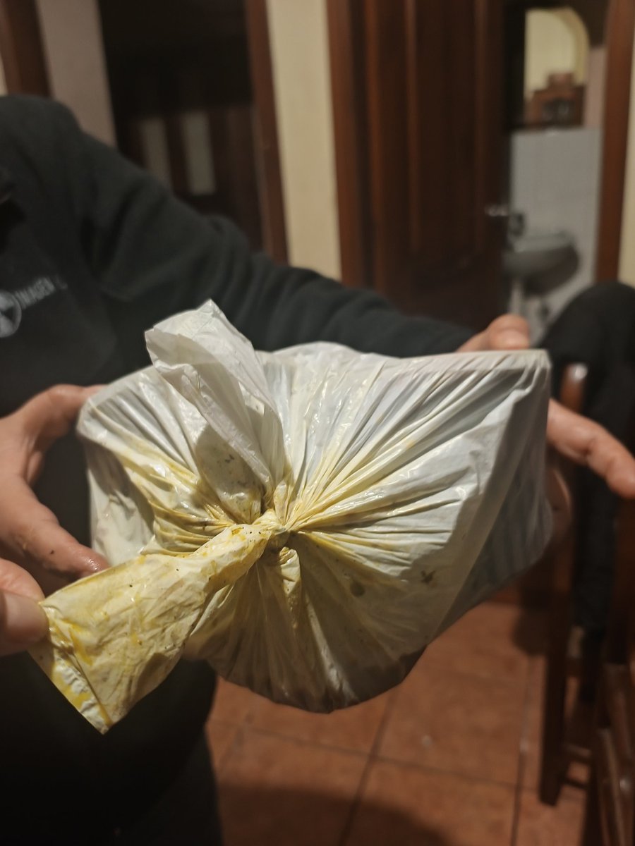 Clau Gallardo Sandoval (@claudiamargs) on Twitter photo Hago un reclamo a <a href="/EcuadorRappi/">Rappi Ecuador</a> por un producto que devolví porque no estaba en condiciones.
Me devuelven 7.50 pero me cobraron 9.28. Es decir, acabo de pagar por absolutamente nada: No tengo el producto y si quiero volver a pedir debo pagar nuevamente por el servicio. ESTAFA! Hago un reclamo a <a href="/EcuadorRappi/">Rappi Ecuador</a> por un producto que devolví porque no estaba en condiciones.
Me devuelven 7.50 pero me cobraron 9.28. Es decir, acabo de pagar por absolutamente nada: No tengo el producto y si quiero volver a pedir debo pagar nuevamente por el servicio. ESTAFA!