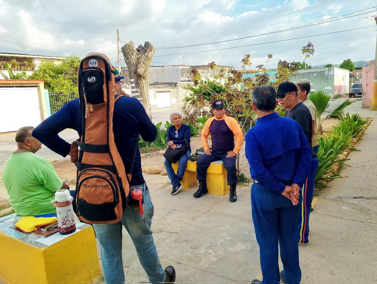 MRT Sucre Municipio Sucre la militancia en circulo de estudio y análisis del proceso electoral del pasado domingo 25 de Mayo..
TUPAMARO ejemplo de lucha