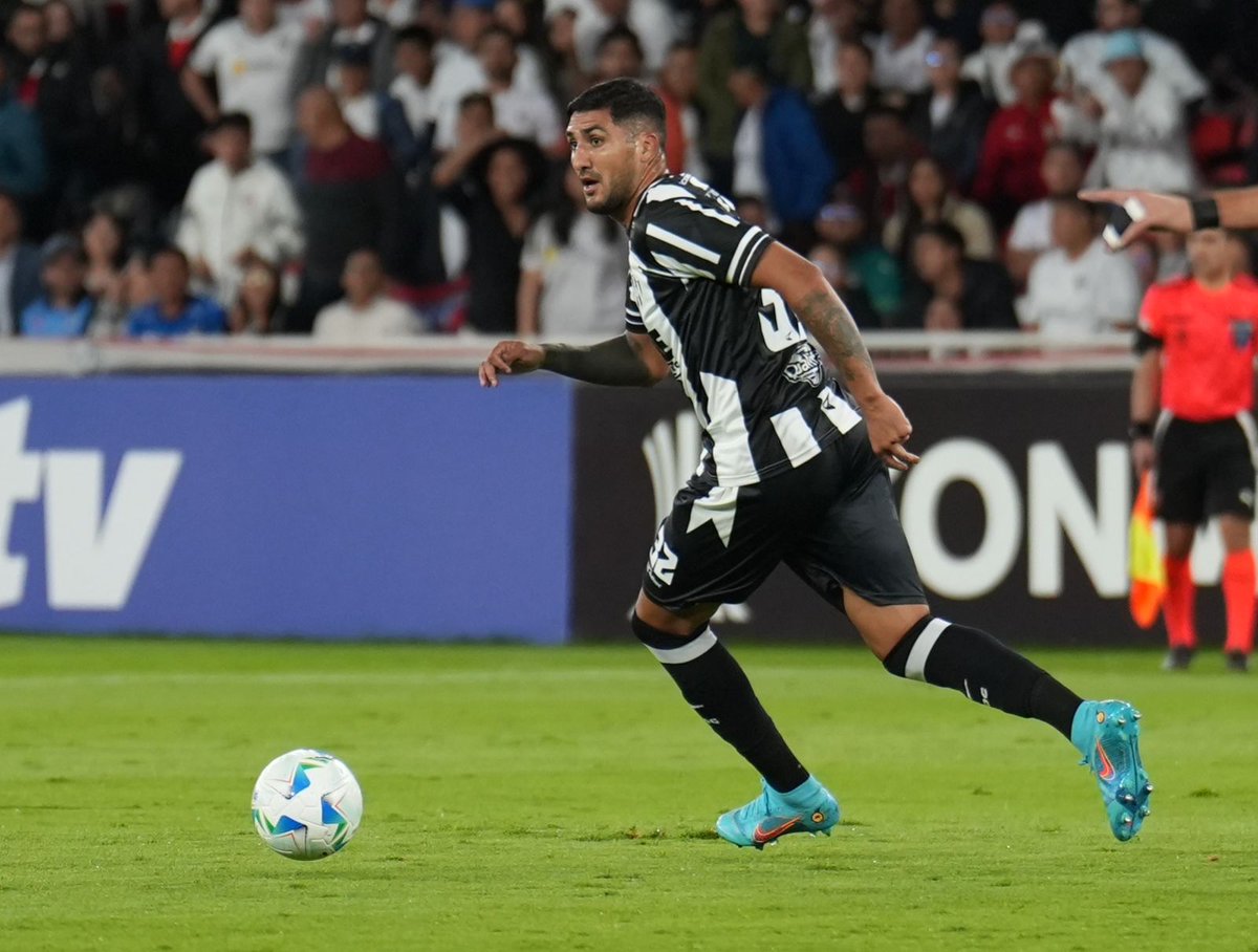 metadeportes_'s tweet photo. PERDIÓ EL FERROVIARIO ⚫⚪

Central Córdoba cayó 3-0 ante LDU 🇪🇨 y quedó eliminado de la Libertadores 🏆 por diferencia de gol, pese a sumar 11 puntos.
👉🏼 Terminó 3° del grupo C y jugará los playoffs de la Sudamericana.

⚽ Alvarado, Alzugaray x2

#CentralCórdoba #Libertadores https://t.co/6931vOTbyd
