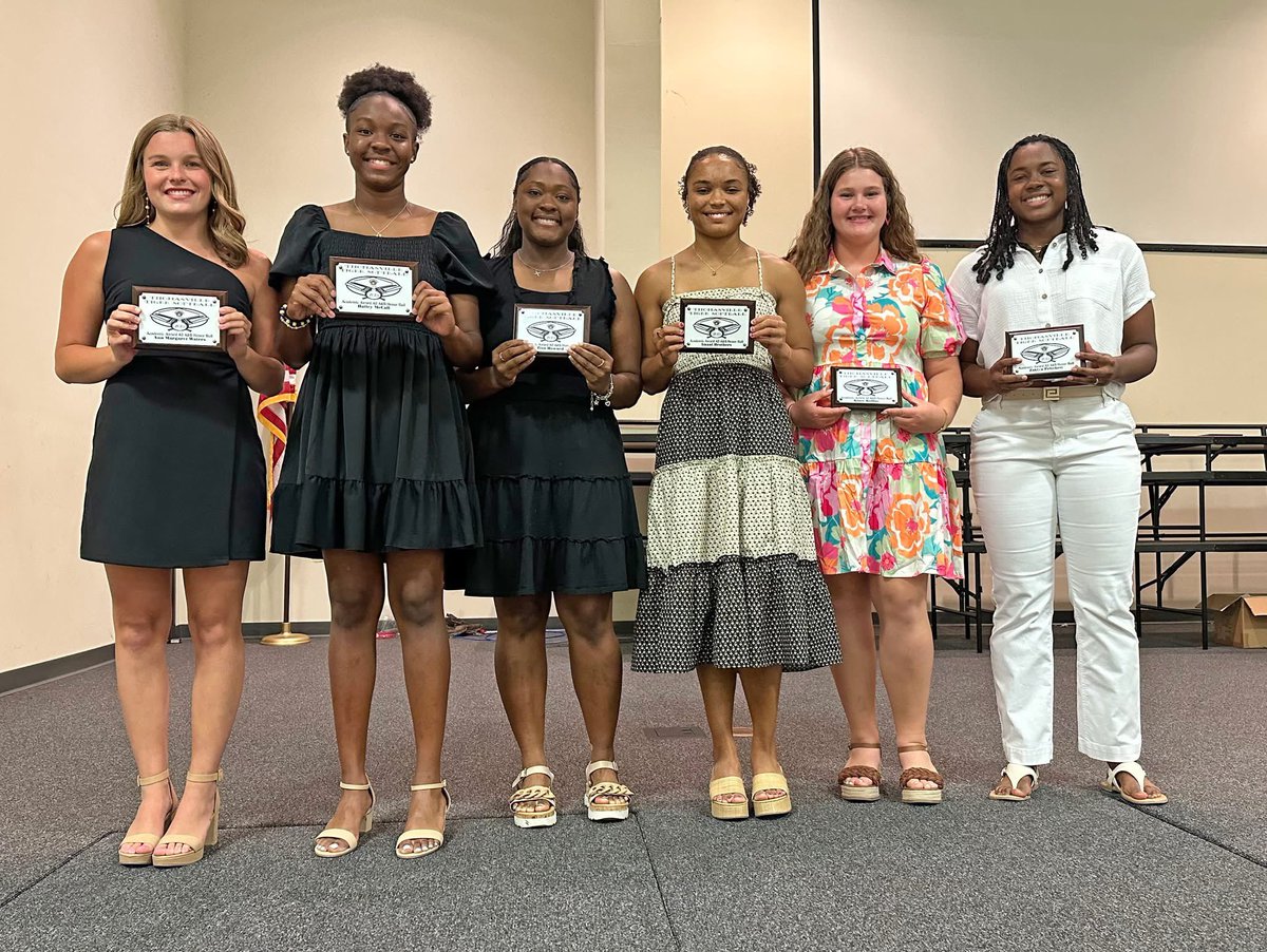 ZionHoward08's tweet image. Golden Glove Infield Award 🥇 Pitching Award 🥇 A& B Honor Roll Award 🥇!! @coachclairg @UWFSoftball @UWA_Softball @TornadoesTC @ashlieghmclean @coastalsouthsb