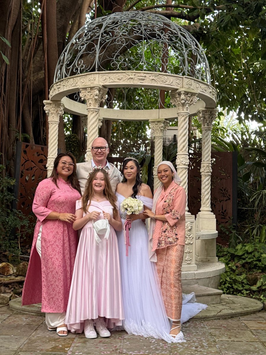 HeartOutKatic's tweet photo. Flew from Malaysia to Australia and witnessed @princessmarfie getting married in person! Such a beautiful and intimate wedding. 

THEIR WEDDING VOWS CAME STRAIGHT OUTTA @Castle_ABC She was the most beautiful bride. 

Grateful for this show that created meaningful friendships https://t.co/NF1YFAvcSy