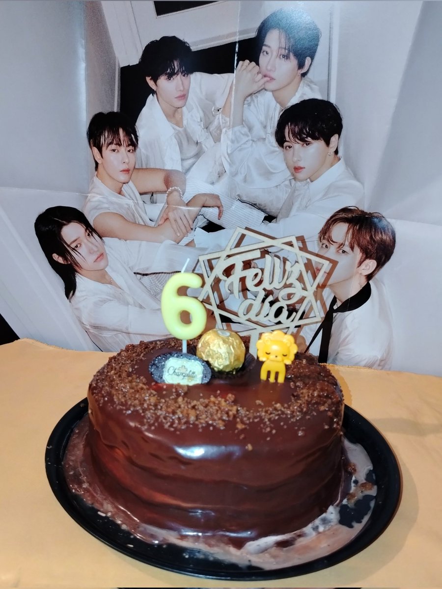 FatiRico99's tweet photo. Si @OnlyOneOf_twt fuera un sabor... sería el sabor del delicioso pastel👌🏻 que como año con año celebrando su aniversario🎂🥹🙈

Si @OnlyOneOf_twt fuera un aroma... sería el aroma dulce de la vainilla🍃

Si @OnlyOneOf_twt fuera un color... sería el color amarillo de un león🦁 https://t.co/yhmyPuIPP4