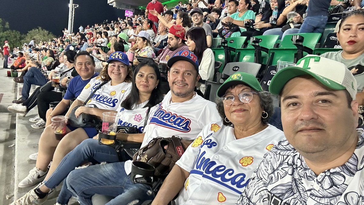 alfredogomezmx's tweet photo. Apoyando al equipo ❤️ https://t.co/QbotviUqK2