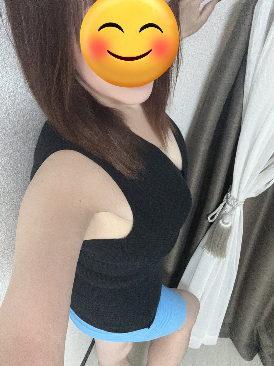 皆様こんにちは😊
谷九ルームに出勤しました🌸
今日肌寒いしぽつぽつ雨降ってますね☔️
あったかオイルトリートメントで癒されにいらっしゃいませんか？

17時よりご予約頂いてるので16:30退室までのお時間空いてます🙆‍♀️

ご予約の本指名様❤︎
足元悪いですが気をつけていらして下さいね✨️