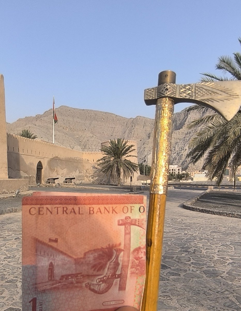 لحظة! 😲 شفت الريال العماني من فئة 1؟
تقدر تعيش نفس المشهد اللي عليه… بنفس الزاوية، بنفس التفاصيل!
الصورة اللي على العملة صوّرتها لكم من أرض الواقع… من قلب قلعة خصب التاريخية 🏰🇴🇲
خصب ما تنشاف بس بالفلوس… تنعاش على الطبيعة!
تعال عيش لحظات في خصب 
#خصب #مسندم #الريال_العماني