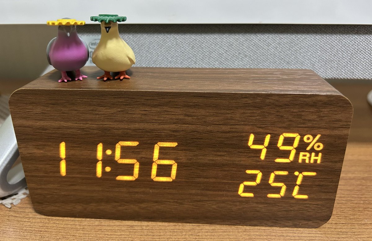 zndng's tweet photo. 壁掛けのデジタル時計の表示が一部消えて使いにくくなったのでインテリアに馴染みそうな置き時計買った🕰️
早速お気に入りとなりました。
今度は長生きしてくれ頼む🙏 https://t.co/JJxvc072lh
