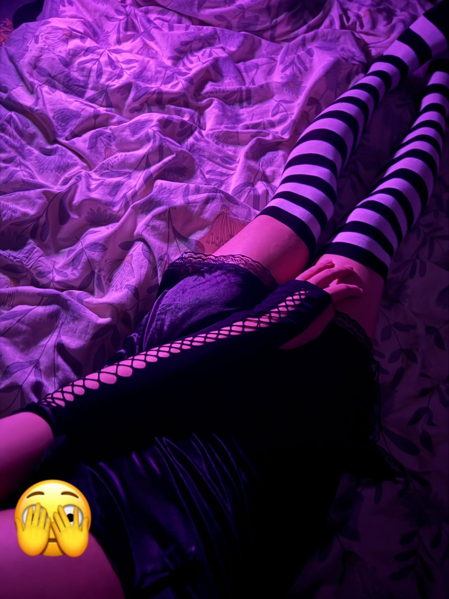 sissyboyorange's tweet photo. 小小的就是要戴着锁穿瑟瑟的衣服拍照哦
（最近bambi听的总是好想拍各种照片，苦索😣）
#男娘 #伪娘 #贞操锁 #雌堕男娘 https://t.co/wLzupgdBOm