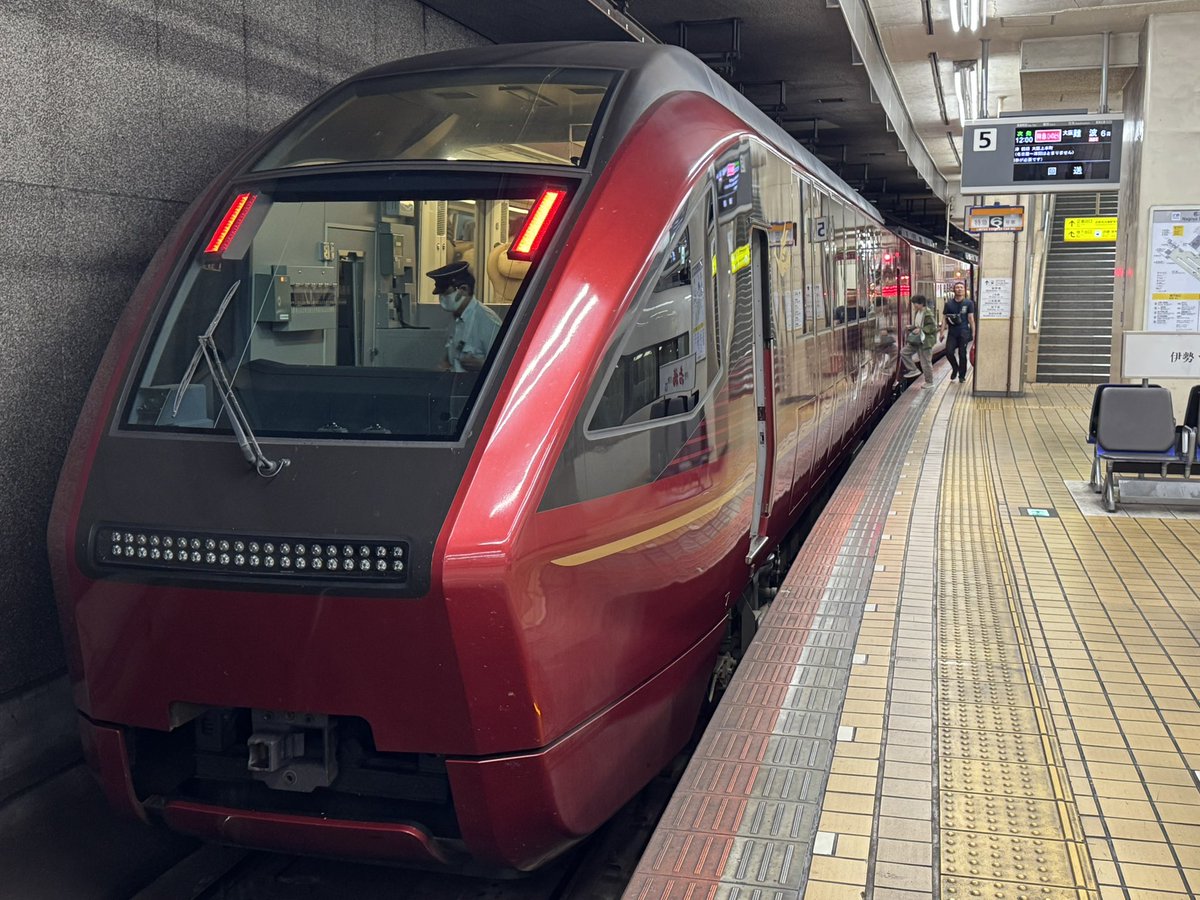 litetriax's tweet photo. 名古屋途中下車して近鉄特急ひのとりで大阪行きます！ https://t.co/0PVAR7qjyC