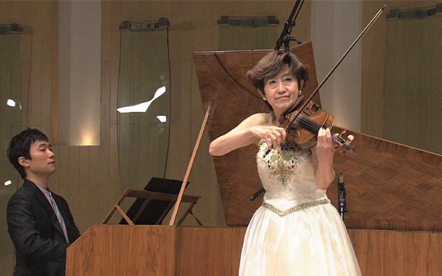 japan_arts's tweet photo. 【オンエア情報】大谷康子@yasuko_ohtaniが司会・演奏を務める毎週土曜BSテレ東8:00~放送「おんがく交差点」
今週5/31は『鍵盤楽器×歌うヴァイオリン』コラボレーション名曲集第62弾✨#御喜美江 さん、#吉田絵奈 さん、#川口成彦 さんのゲスト回再放送です！是非ご覧下さい。https://t.co/Qe2FztJySU https://t.co/ZfjUBrlNwd