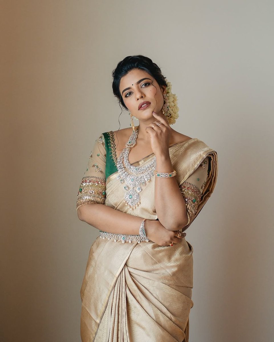 MediaTop9's tweet photo. Latest Clicks Of Beautiful #AishwaryaRajesh 💚
@aishu_dil 
@MediaTop9 https://t.co/eJyyZjy1iw