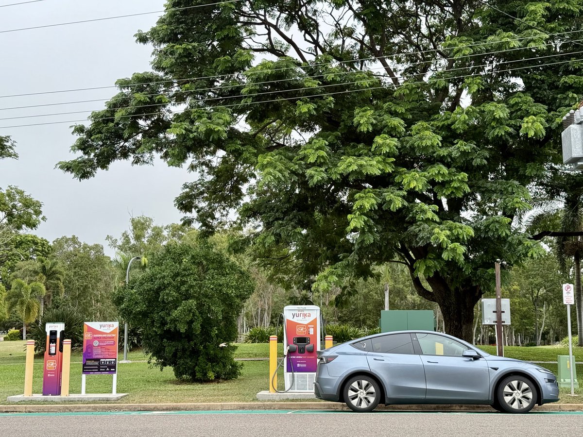 harald_murphy's tweet photo. #AUSYtour #AUSYHotLap
@Tesla @TeslaAUNZ #NewModelY
Day 5
Arrived #ChartersTowers #Queensland after traveling 252km from #Hughenden. Efficiency 185Wh/km.
Charging at the #QESH 50kW @TritiumCharging #FastDC charger. https://t.co/8dxkmxUpct