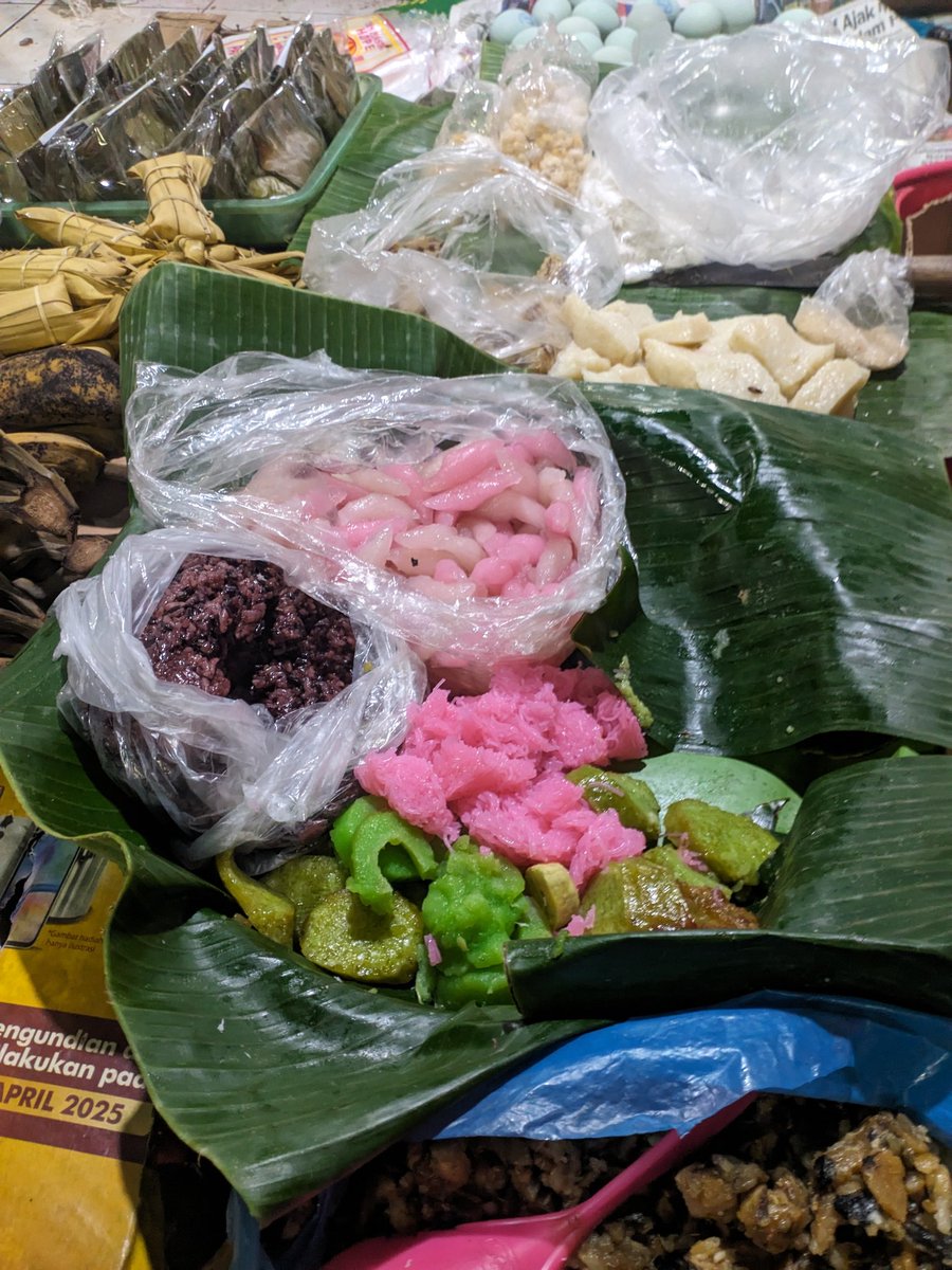 adnahyn's tweet photo. such a beautiful day for strolling around pasar bulu 🧺 https://t.co/SvPGeGctOa