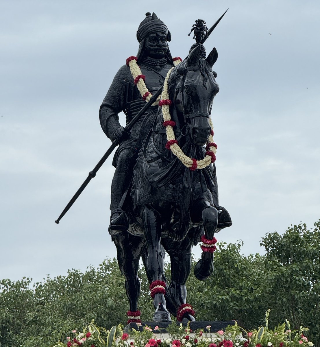 Bannarahulthak2's tweet photo. जय महाराणा प्रताप! जय मेवाड़! 🚩
उनके साहस और बलिदान को नमन करते हुए, हम सभी को भी अपने कर्तव्यों का पालन संकल्पबद्ध होकर करना चाहिए।#MaharanaPratapJayanti https://t.co/RGKwsXsNCt