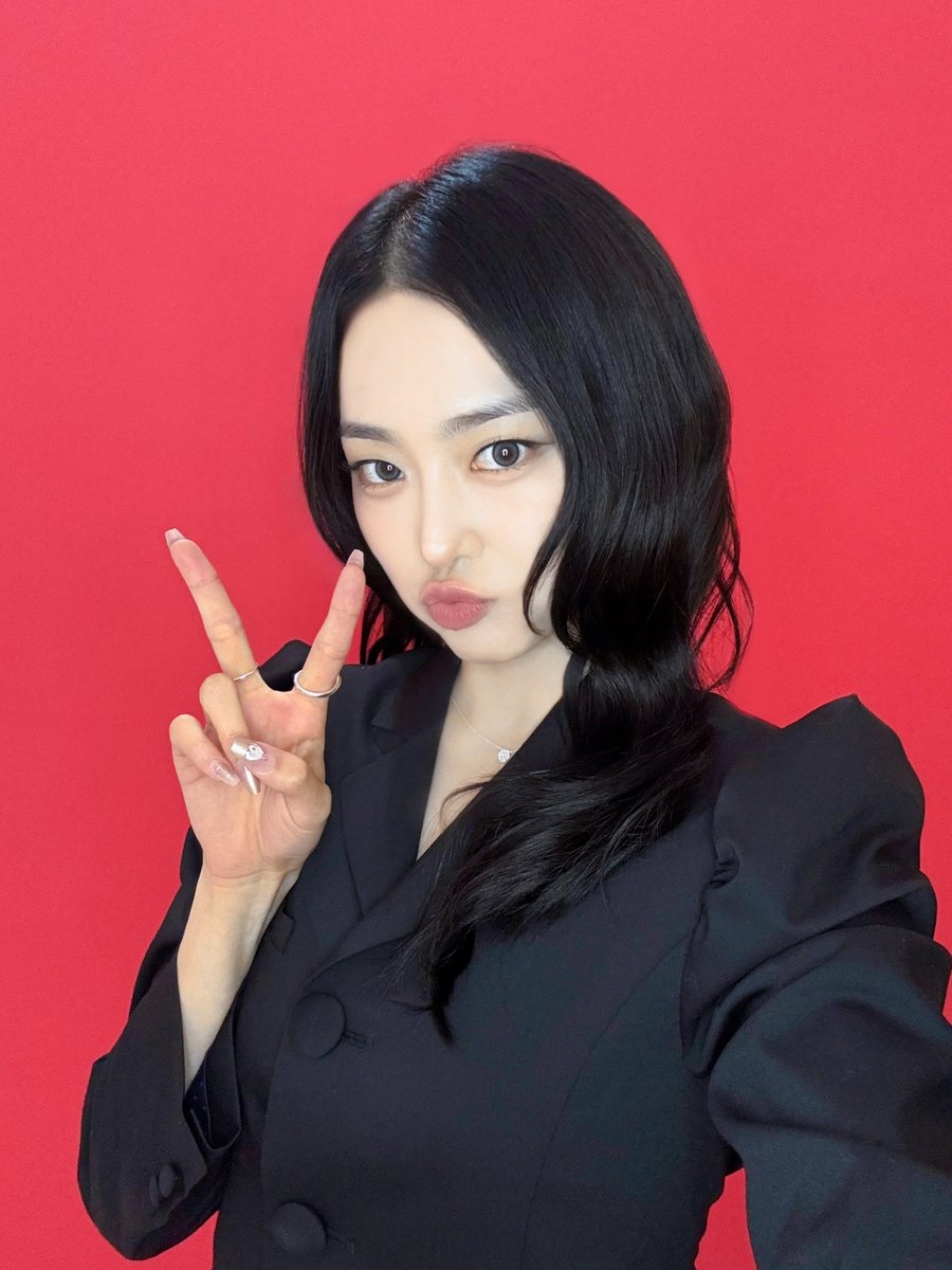 다가오는 첫 🎶국내 팬미팅🎵에 
인간 레드☀ #예은 이도 열심히 준비 중🔋

푸르른🍀 여름 🖤HEART STRIKE❤에서 만나요!

🎫TICKET LINK
bit.ly/4kbylsV (국내)
bit.ly/3FulmDm (global) 

#장예은 #イェウン #YEEUN #JANGYEEUN 
#슈퍼벨컴퍼니 #superbellcompany