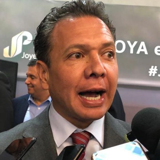 AntiTelevisaMx's tweet photo. Pablo Lemus es un mentiroso... por afirmar que tras la detención de Alex Marin, su gobierno apoya y defiende a las mujeres... cuando en la realidad el gobierno del derechista Lemus es socio del narcotraficante de “El Mencho", que desaparece mujeres. ¡LEMUS HlPÓCRlTA! https://t.co/wDIDs9lPEo
