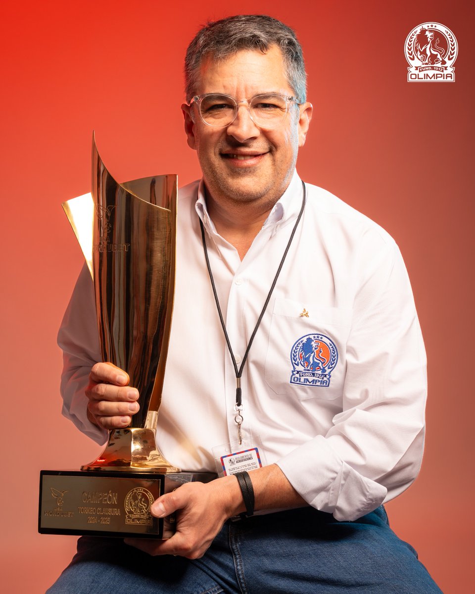 Club Olimpia Deportivo (@cdolimpia) on Twitter photo Suma y sigue. ➕🏆
<a href="/R_Villeda/">Rafael Villeda</a> sigue agregando títulos a las vitrinas del Rey de Copas.
¡Vamos por más, presidente! 🫡 Suma y sigue. ➕🏆
<a href="/R_Villeda/">Rafael Villeda</a> sigue agregando títulos a las vitrinas del Rey de Copas.
¡Vamos por más, presidente! 🫡