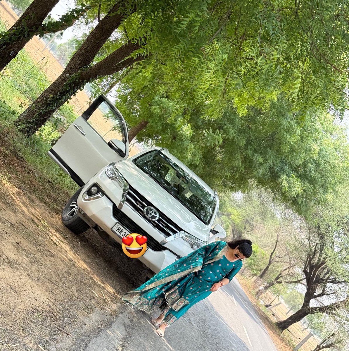 साँस लेती हूँ तो 
एक नया suit पसंद आ जाता है। 🫣😝🫶🏻🌼🤪😍😍