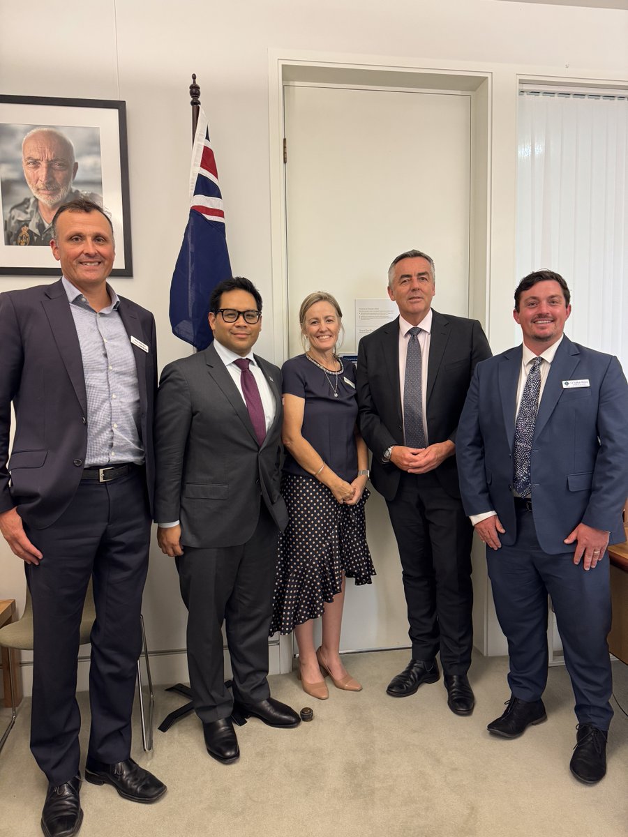 One Gippsland (@onegippsland) on Twitter photo Congratulations Member for Gippsland <a href="/DarrenChesterMP/">Darren Chester MP</a> on your appointment as the Shadow Minister for Veterans' Affairs.
Congratulations, too, to <a href="/senbmckenzie/">Senator The Hon. Bridget McKenzie</a>, <a href="/AnneWebsterMP/">Anne Webster MP</a> & <a href="/DanTehanWannon/">Dan Tehan</a>.
We look forward to continuing to work with you & the Shadow Ministry. Congratulations Member for Gippsland <a href="/DarrenChesterMP/">Darren Chester MP</a> on your appointment as the Shadow Minister for Veterans' Affairs.
Congratulations, too, to <a href="/senbmckenzie/">Senator The Hon. Bridget McKenzie</a>, <a href="/AnneWebsterMP/">Anne Webster MP</a> & <a href="/DanTehanWannon/">Dan Tehan</a>.
We look forward to continuing to work with you & the Shadow Ministry.