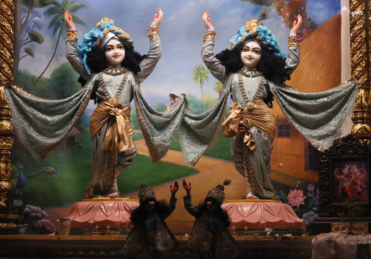 ISKCONPune's tweet photo. 🌷Mangal Arati Darshan🌷🗓29/05/2025🙏 🚩@ISKCONNVCCPune🚩
.
.
#ISKCON #ISKCONNVCC #ISKCONNVCCPune #ISKCONPune
#29thmay #29thmay2025 #Thursday #Vrindavan
#Harinaamsankirtan #Radheshyamdas #Radheradhe
#Sankirtan #Kirtan #Mayapur #Prabhupada #iskconmandir
#GVE #GovardhanEcoVillage https://t.co/5b5KZ3Z9H0