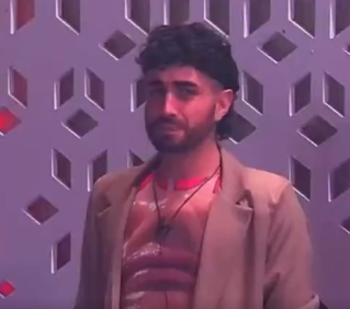 Taenojado145521's tweet photo. Recién caigo que parece el hijo de una pareja separada #GranHermano https://t.co/zD8mJUKRnf