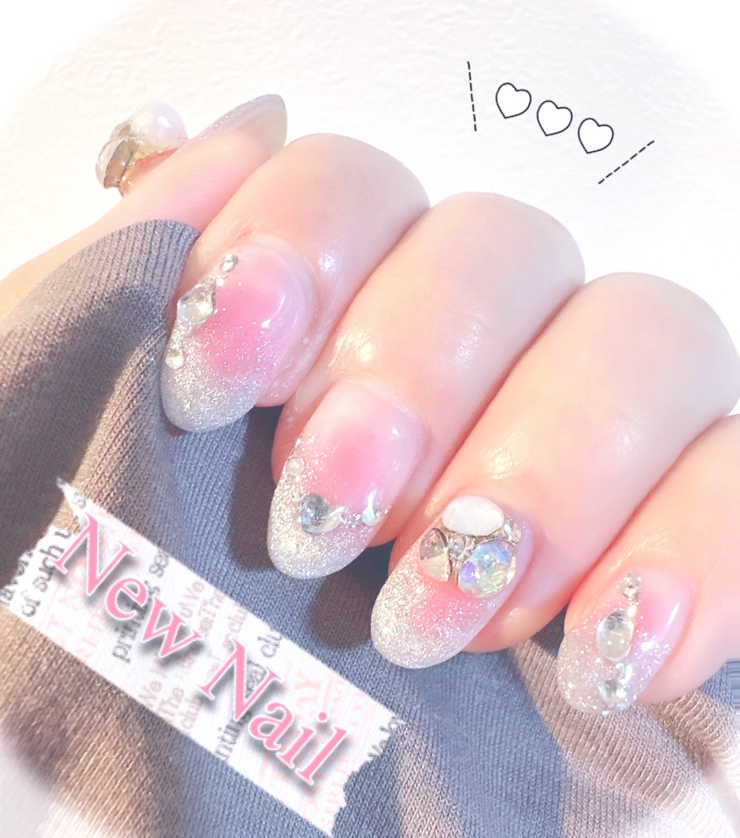 ネイルを新しくしてきました💅🏻
ぷるぷるのピンクのチークネイルにマグネットのグラデが馴染んで超可愛くてお気に入りです☺️💚

りえちゃん今回もありがとー✨