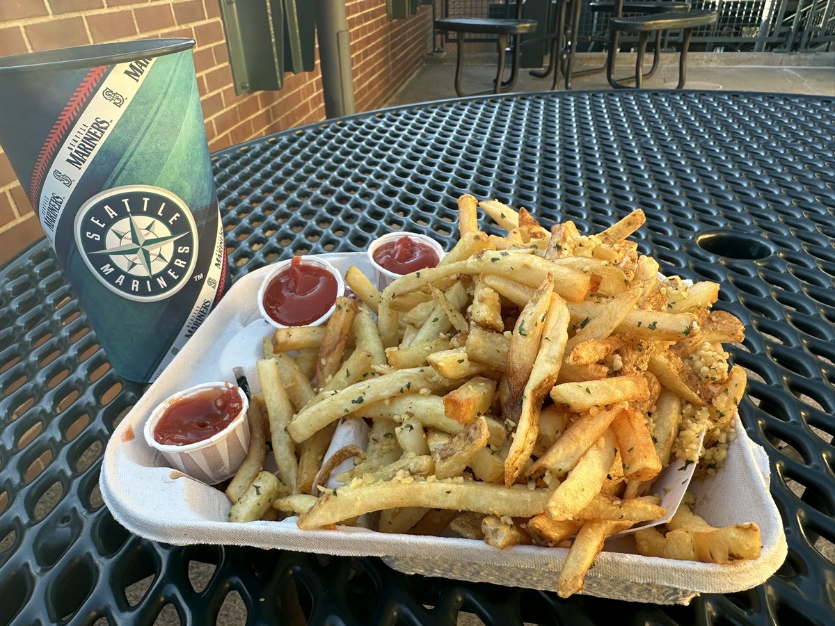 wallypipp56's tweet photo. Took the players, coaches and managers to the Mariners game last night. What a beautiful night at T-Mobile Park. Mariners with the 9-1 win. https://t.co/9SxWA54rzw