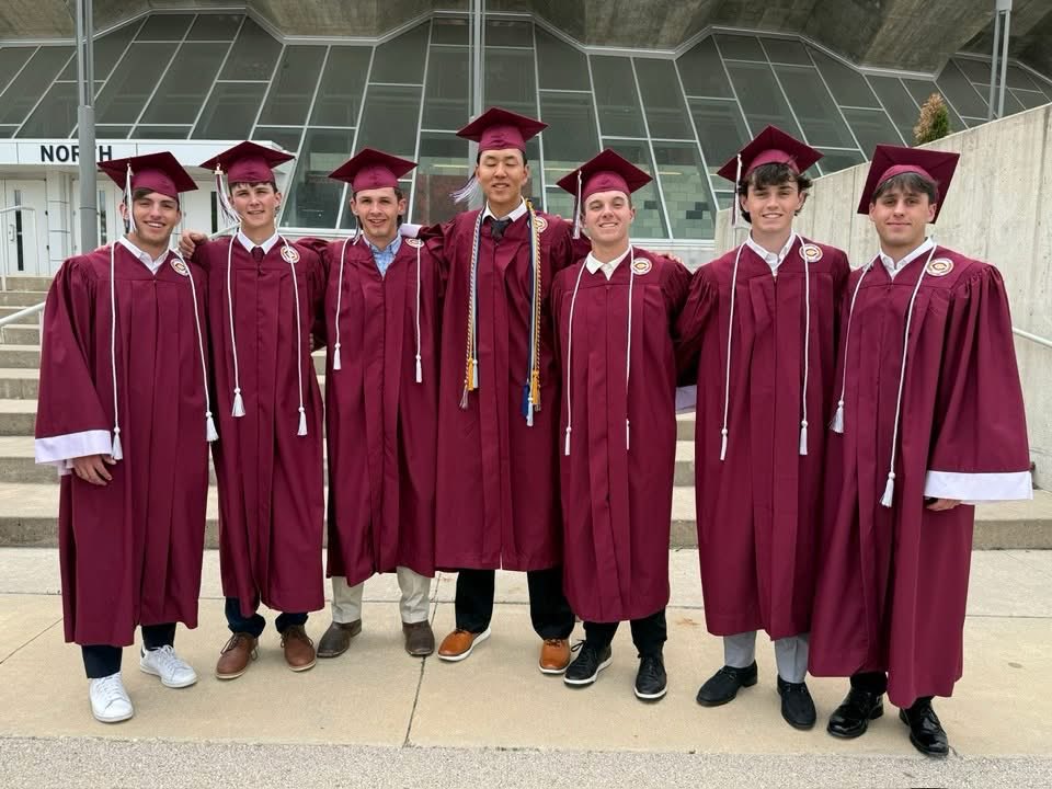BaseballMaroons's tweet photo. Congrats seniors 👍⚾️👨‍🎓 https://t.co/tKBNSddQUp
