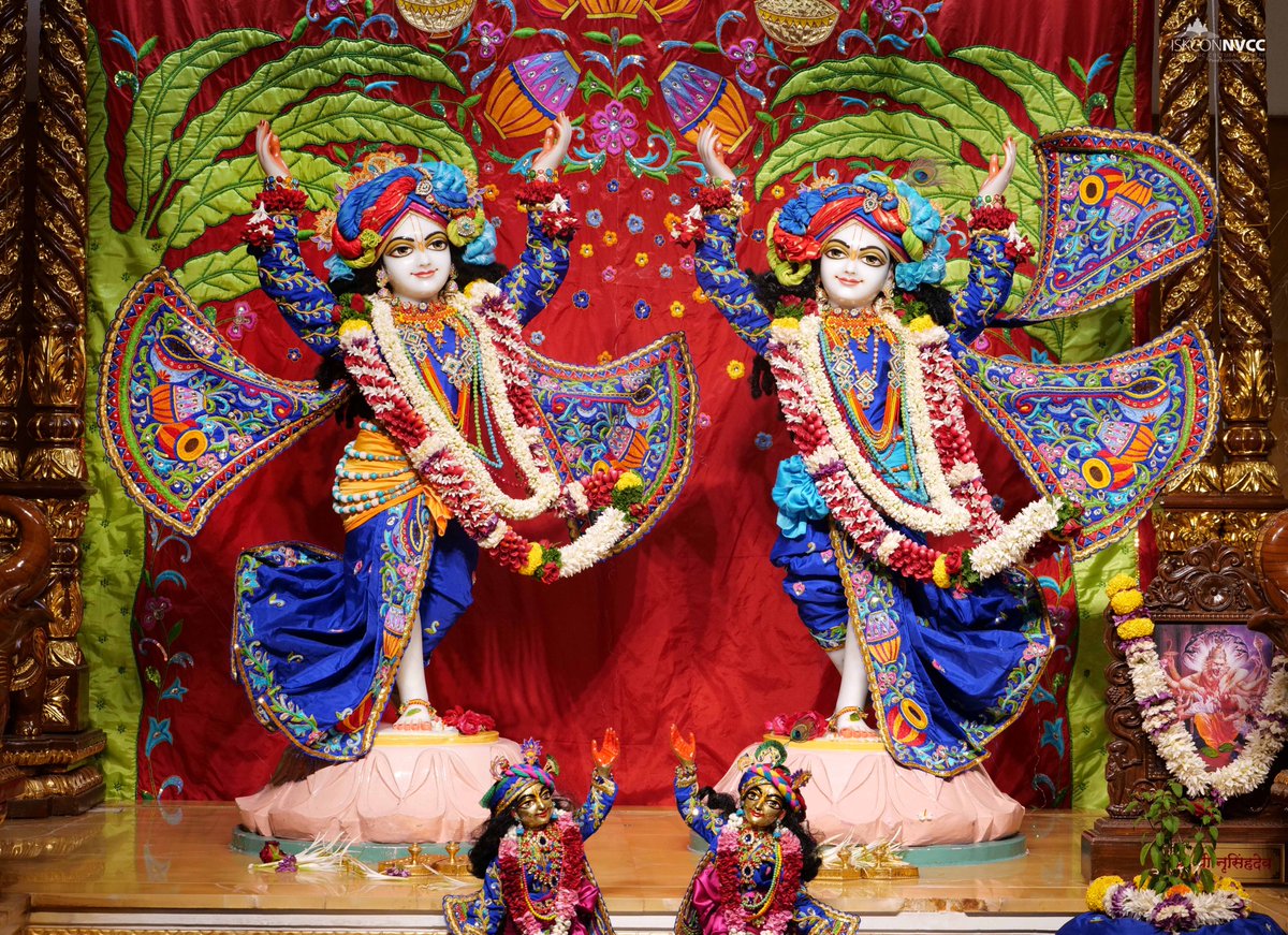 ISKCONPune's tweet photo. 🙏🏽Today's Darshan 📿 🗓29-05-2025🙏
🌷Sri Sri Gaur Nitai🌷
🚩@ISKCONNVCCPune🚩
.
.
#ISKCON #ISKCONNVCC #ISKCONNVCCPune #ISKCONPune
#29thmay #29thmay2025 #Thursday #Vrindavan
#Harinaamsankirtan #Radheshyamdas #Radheradhe
#Sankirtan #Kirtan #Mayapur #Prabhupada #iskconmandir
#GVE https://t.co/CUneYs8cl3