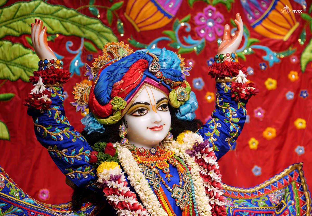 ISKCONPune's tweet photo. 🙏🏽Today's Darshan 📿 🗓29-05-2025🙏
🌷Sri Sri Gaur Nitai🌷
🚩@ISKCONNVCCPune🚩
.
.
#ISKCON #ISKCONNVCC #ISKCONNVCCPune #ISKCONPune
#29thmay #29thmay2025 #Thursday #Vrindavan
#Harinaamsankirtan #Radheshyamdas #Radheradhe
#Sankirtan #Kirtan #Mayapur #Prabhupada #iskconmandir
#GVE https://t.co/CUneYs8cl3