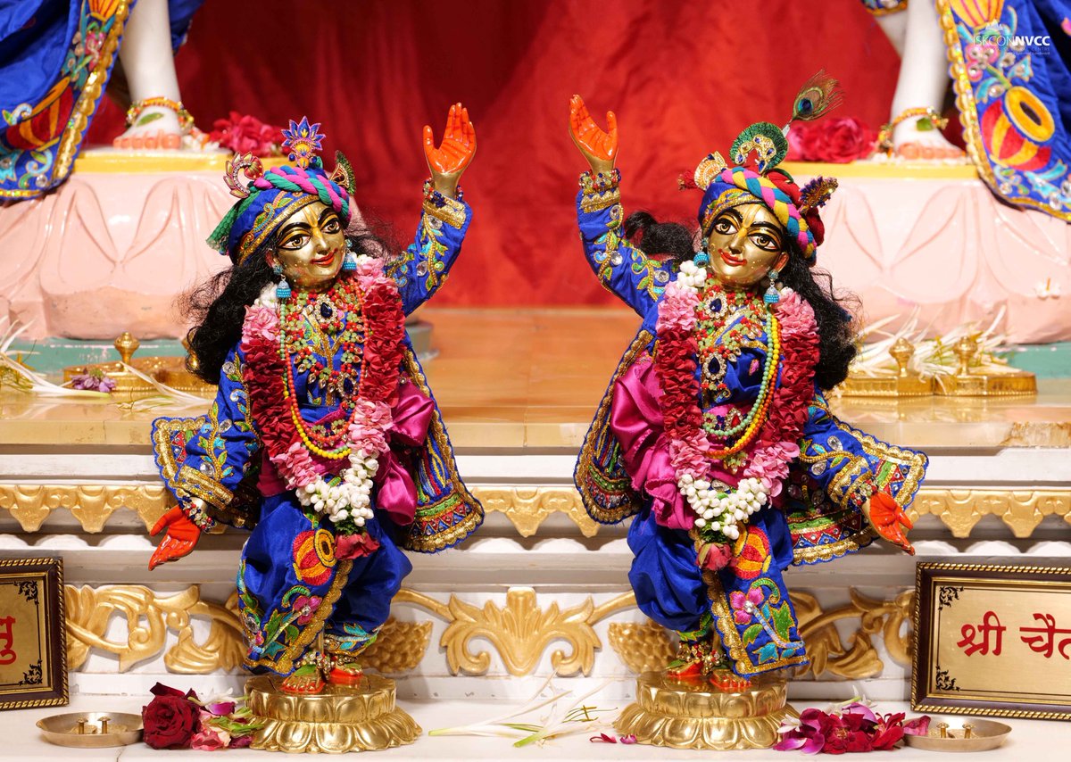 ISKCONPune's tweet photo. 🙏🏽Today's Darshan 📿 🗓29-05-2025🙏
🌷Sri Sri Gaur Nitai🌷
🚩@ISKCONNVCCPune🚩
.
.
#ISKCON #ISKCONNVCC #ISKCONNVCCPune #ISKCONPune
#29thmay #29thmay2025 #Thursday #Vrindavan
#Harinaamsankirtan #Radheshyamdas #Radheradhe
#Sankirtan #Kirtan #Mayapur #Prabhupada #iskconmandir
#GVE https://t.co/CUneYs8cl3