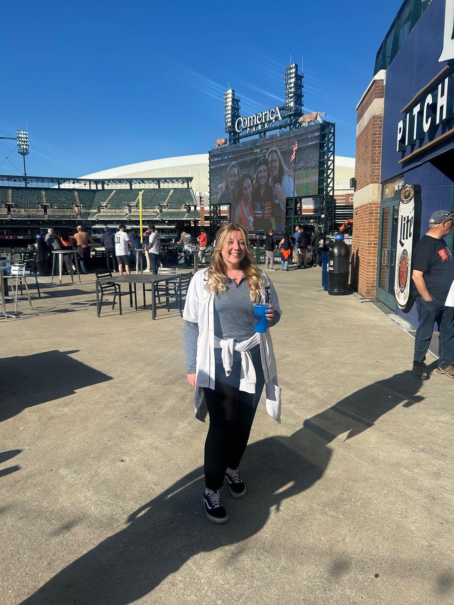 Chazzeex's tweet photo. In love with this city &amp; everything it has to offer. The people, the culture, the sights, the community, the @tigers ..

D E T R O I T,  M I C H I G A N;
you’ve stolen my heart 
💜⚾️🇺🇸🐅🏡

Wouldn’t have been possible without those who helped us across the pond, thank you truly❤️ https://t.co/sKe2JCLOMn