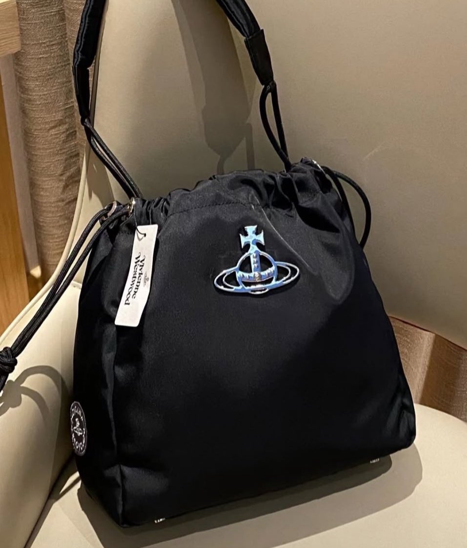 ______hnjs's tweet photo. 🖤🖤🅒🅤🅣🅔🖤🖤
🪐🖤Vivienne Westwood🪐ᗷᗩᘜ˖ ࣪⊹^. .^ ੭ https://t.co/GHNIBqPBhY