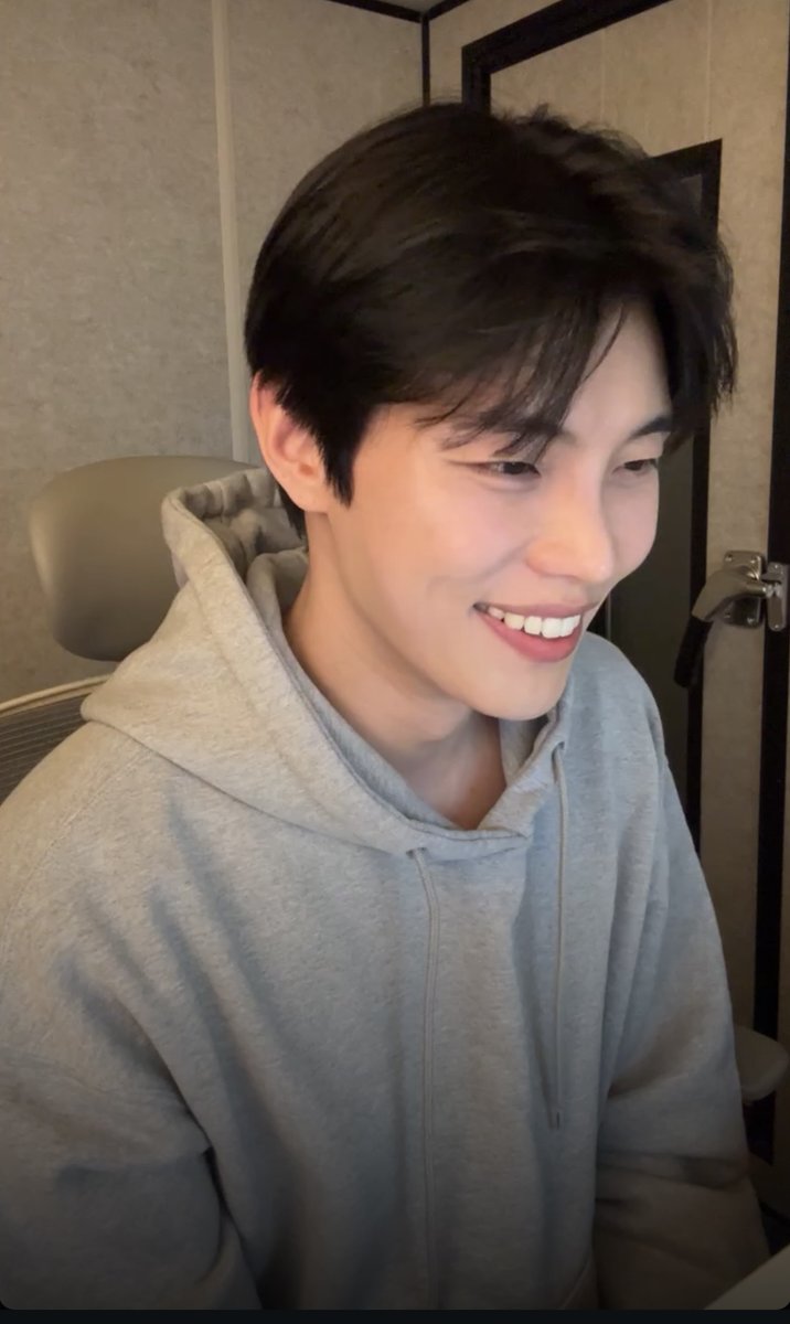 넌 34살이랑 연애 어케 생각?

                                                                                          낭만.