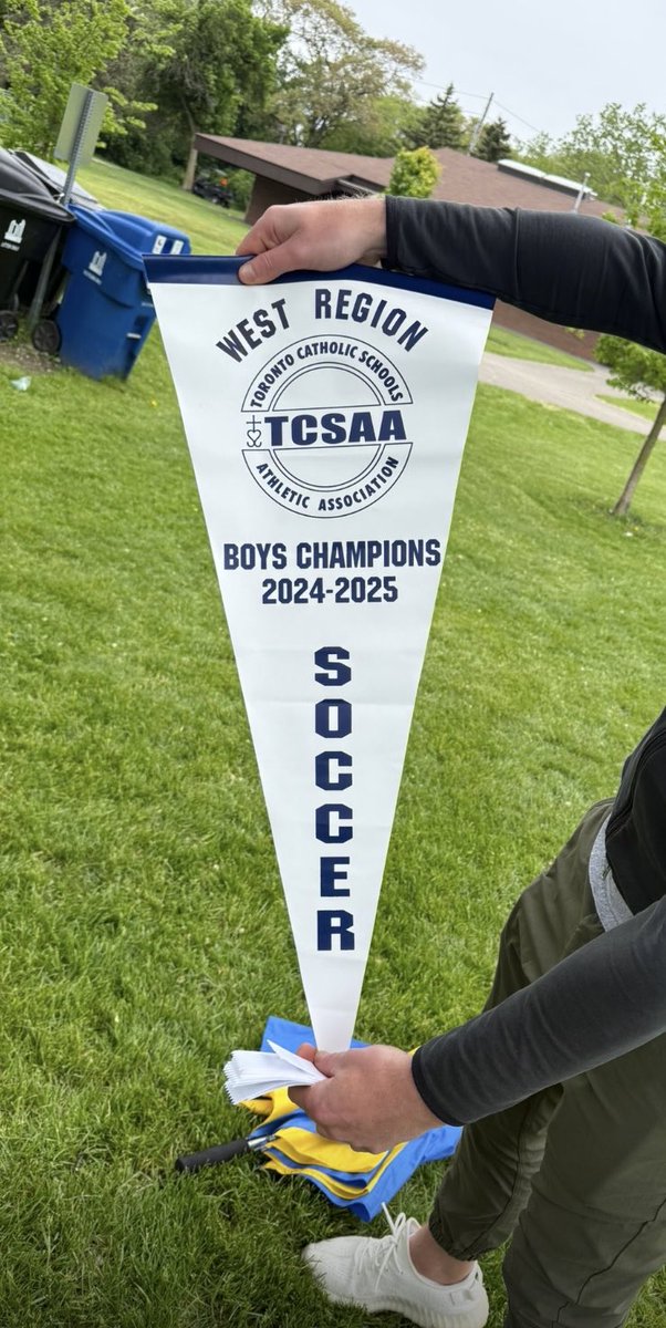 Lily Hordienko tweet media