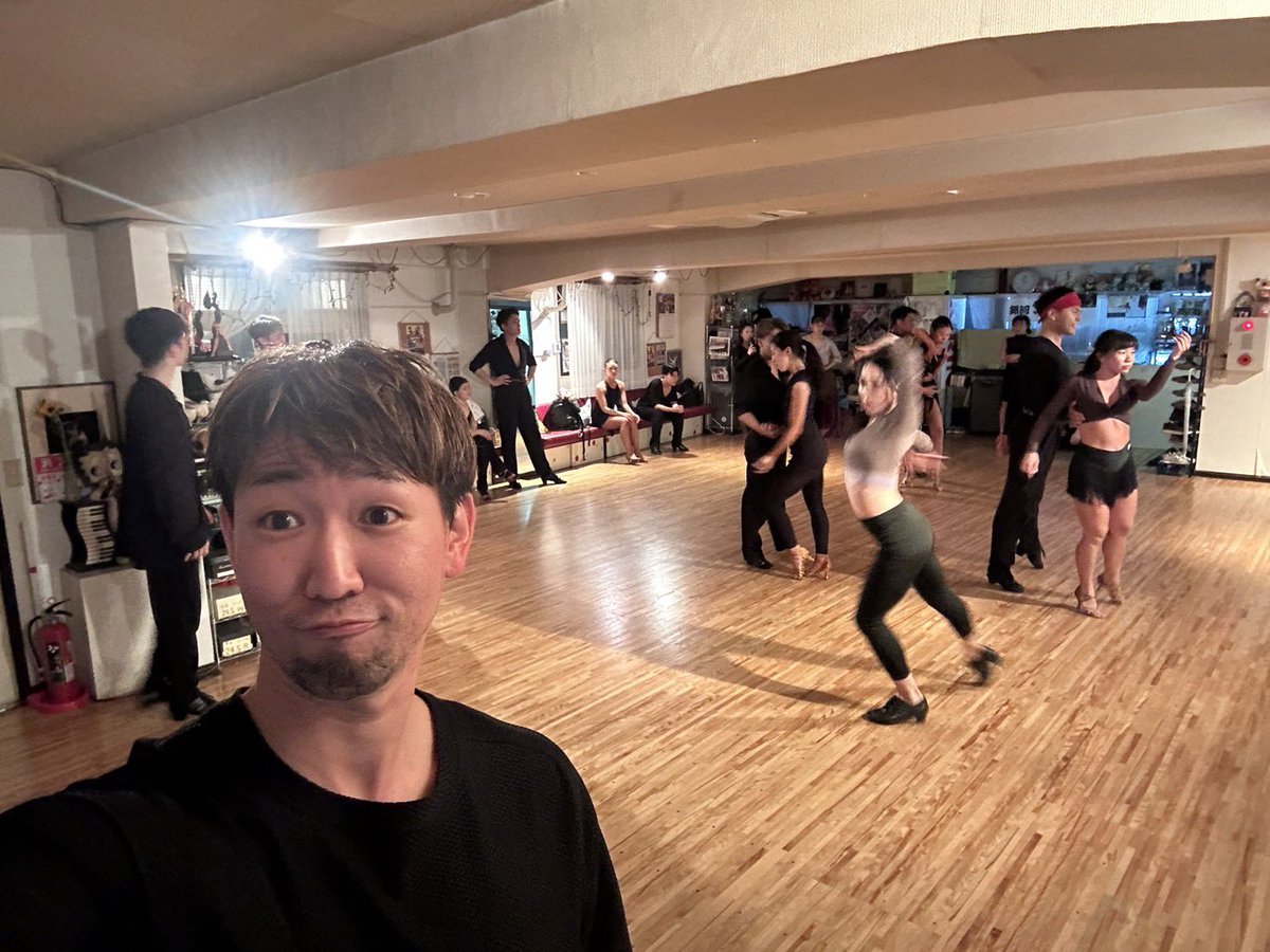 コンペ前の鬼の踊り込みを開催しました👹

銀愛先生の昭和的？激励を受け、生き抜いた若者たちは自信で満ち溢れた表情をしています🦸‍♂️🦸🏼‍♀️