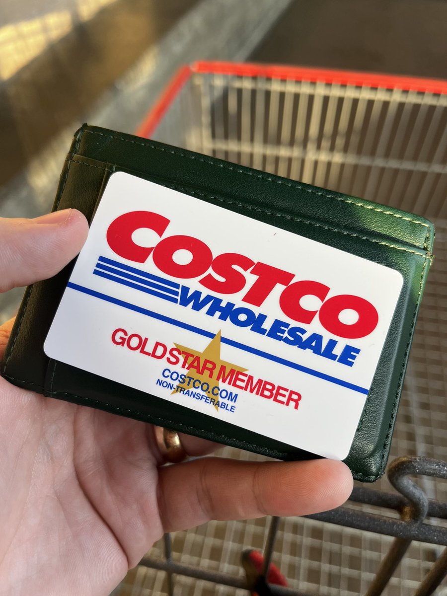 face_helmet's tweet photo. 30,000 people go missing in Costco every year and are never found https://t.co/9Mr9ku48Vi