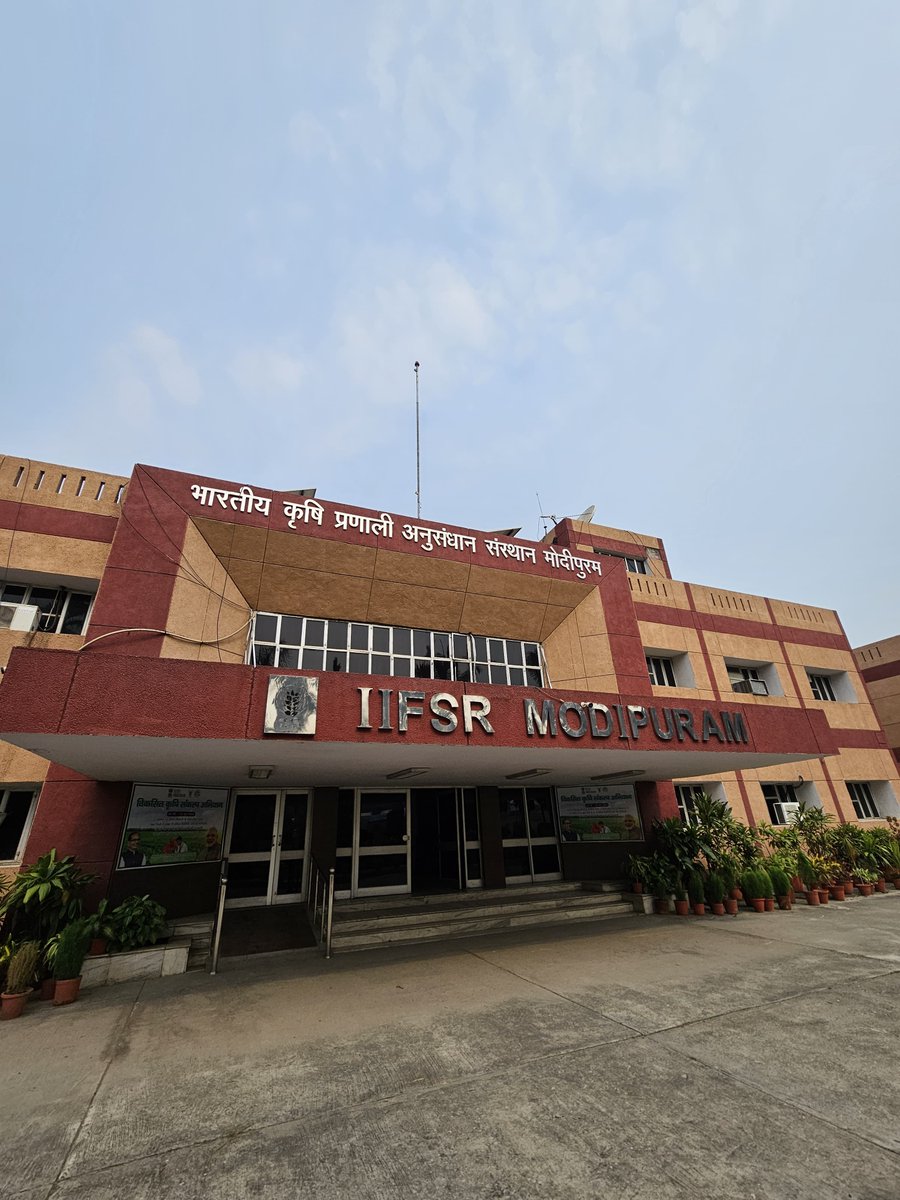 IIifsr's tweet photo. Team ICAR-IIFSR Ready to move for Viksit Krishi Sankalp Abhiyan 2025. Director Dr Sunil Kumar flag off the teams for VKSA in Meerut and Muzaffarnagar districts of Uttar Pradesh .
#viksitkrishi #agriculture #MinistryOfAgriculture #iifsr #ShivrajSinghChouhan #icar https://t.co/c5dCEyxVz0