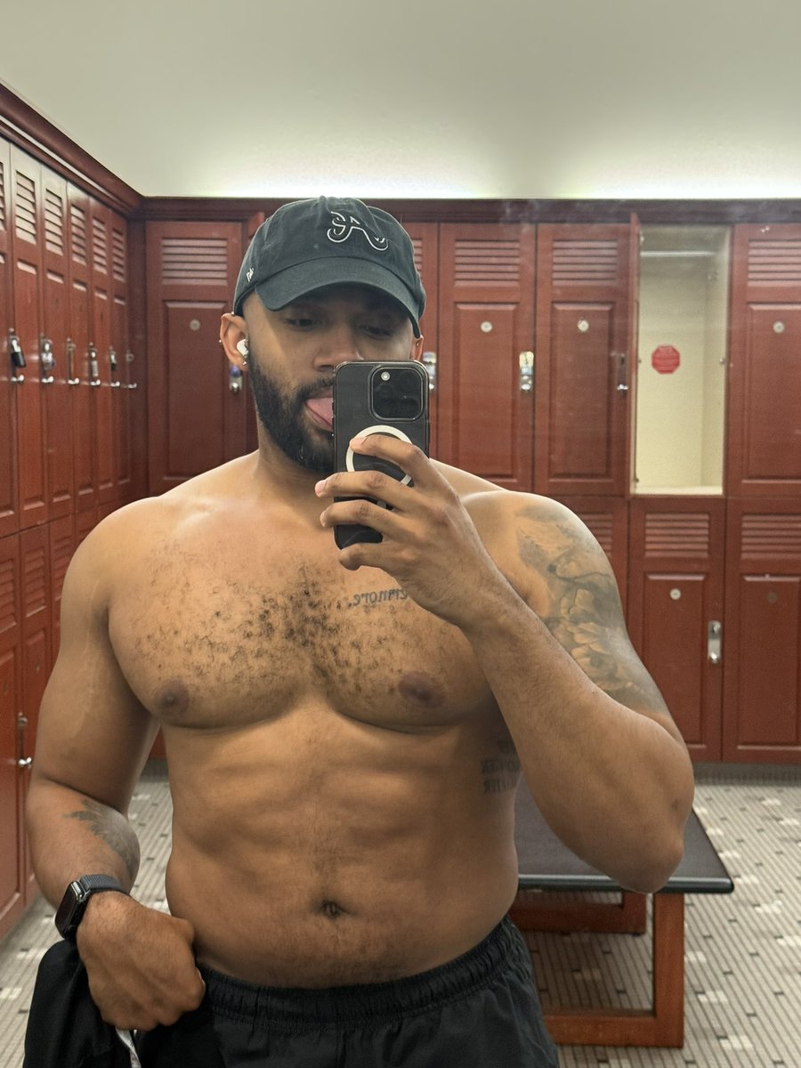 If you look really closely, the waist is slowly getting snatched 😂