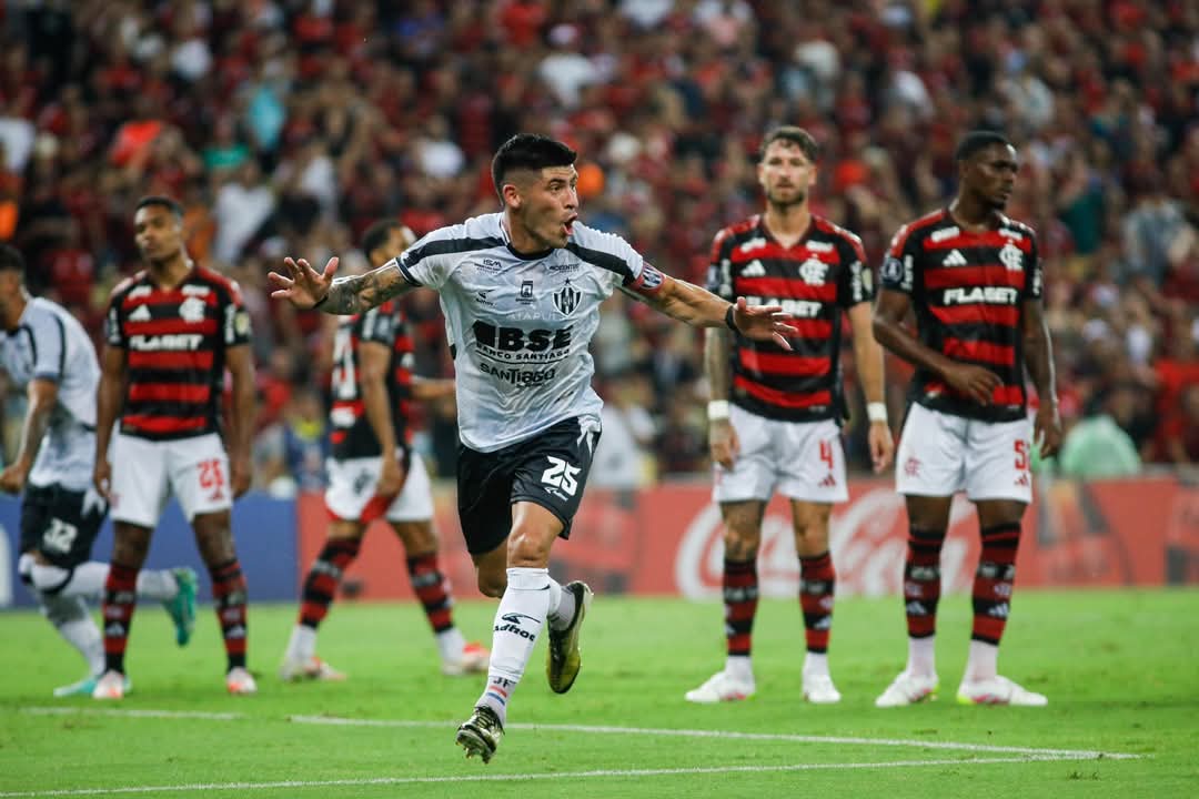 Alvaro06caccMG's tweet photo. Quien te quita lo bailado mi central. Te vi ascender y descender, pero siempre te vi sin importar el rival y solo verte es lo que me llena el alma 🖤🤍🖤 https://t.co/JYN9BzGg8u