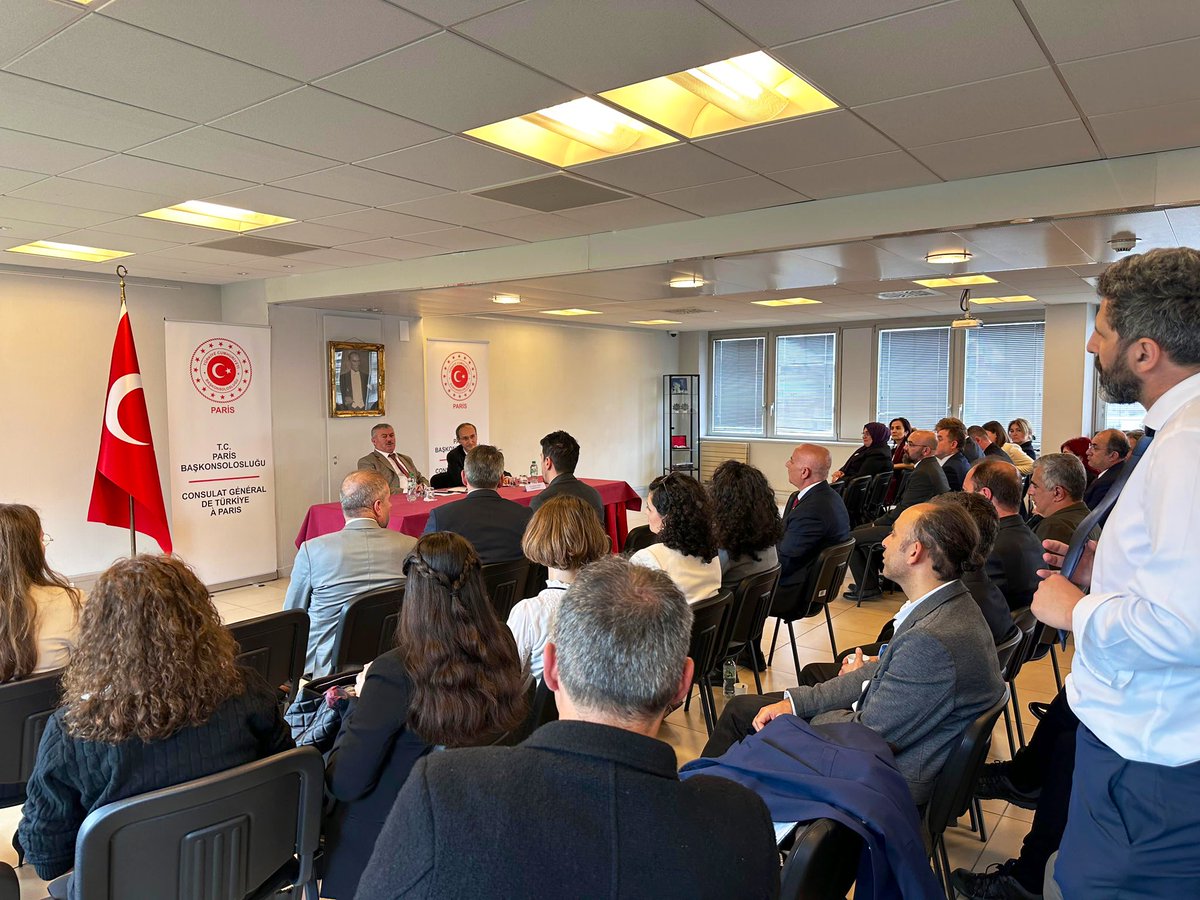 fethifahri_kaya's tweet image. Paris’te, Bakanlıklararası Kültür Komisyonu kararıyla yurt dışında görev yapan kıymetli öğretmenlerimizle bir araya geldik.

Türkçe’nin öğretilmesi, kültürümüzün tanıtılması ve milli kimliğimizin yaşatılması yolunda gösterdikleri fedakâr çalışmalar bizler için büyük bir gurur…