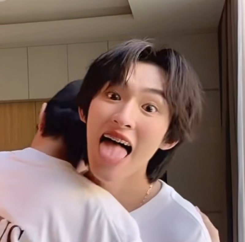 ซฟ ྀི tweet media